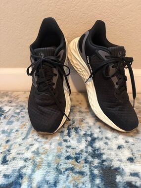New Balance Fresh Foam Arishi v4 Shoes Womens Size 8.5 Black Running Sneakers